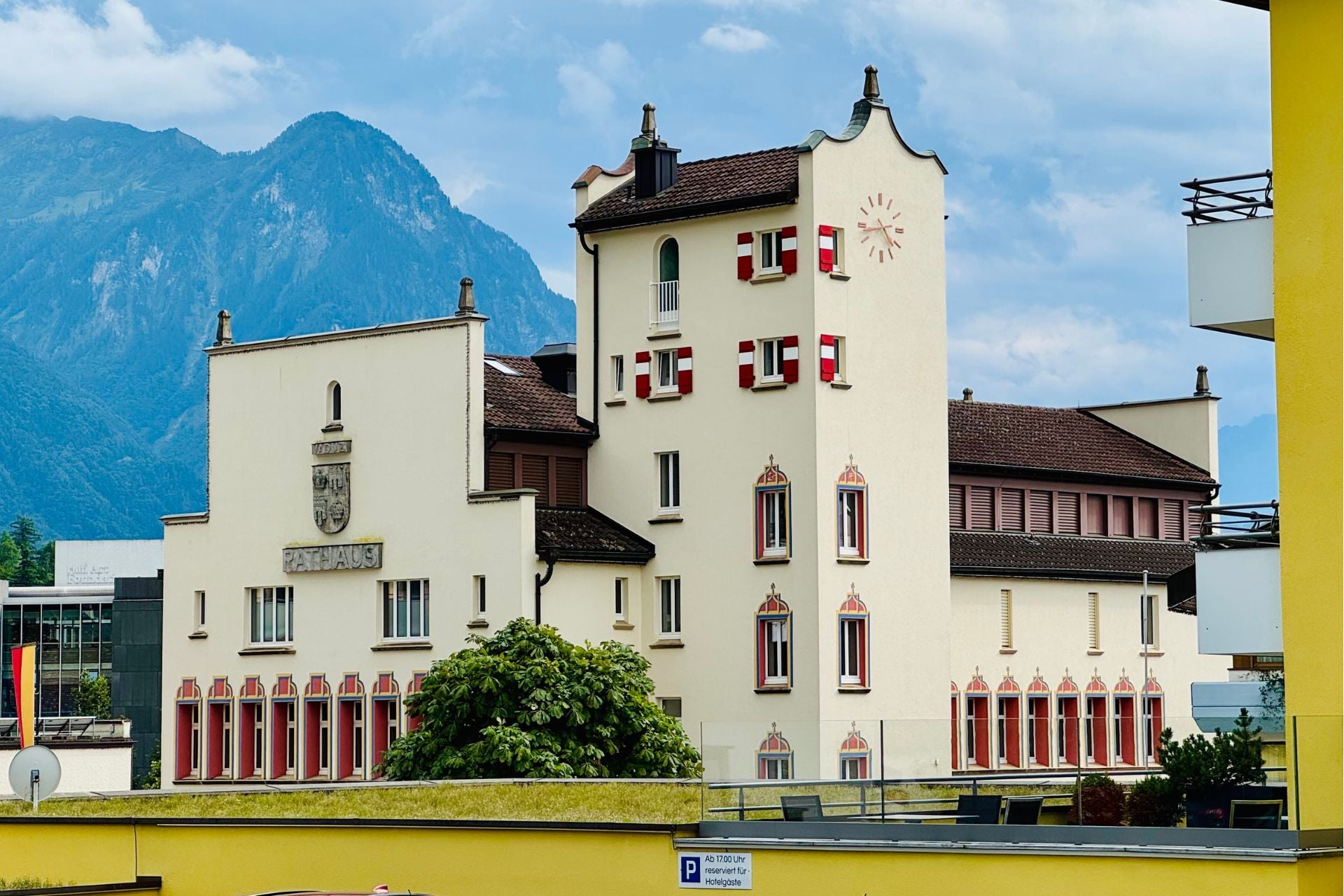 Het mooie Rathaus van Vaduz is een topattractie wat te doen in Liechtenstein