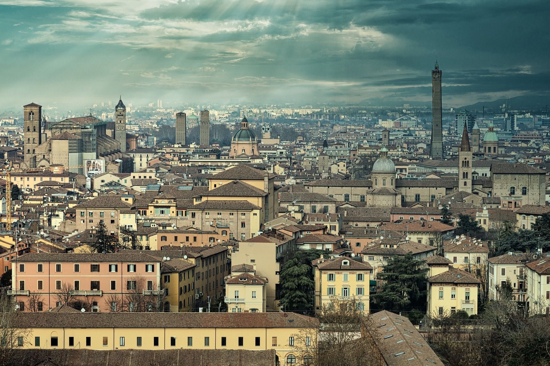 Het prachtige Bologna vanaf een uitkijkpunt over de stad