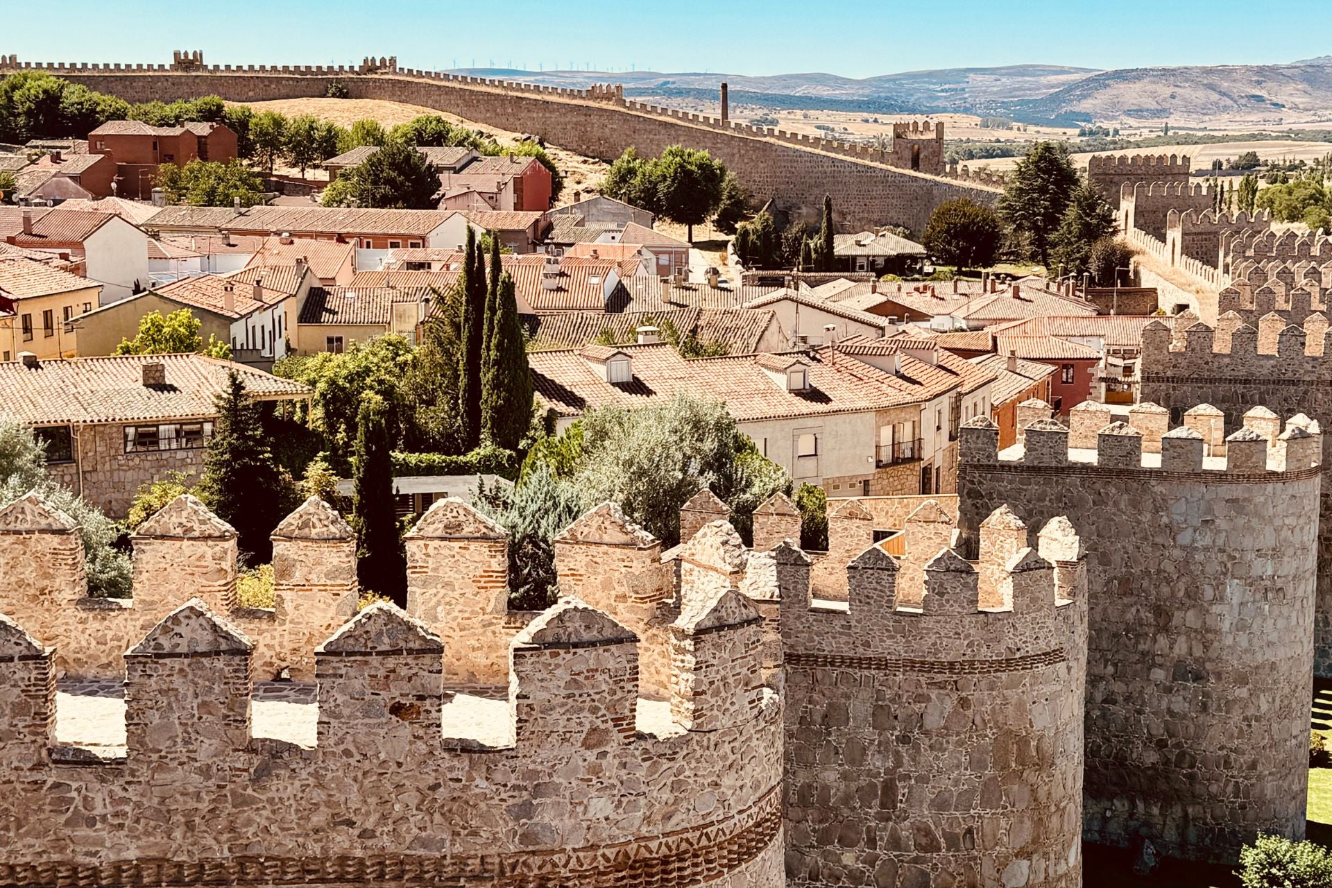 Ommuurde stad kantelen Avila Spanje