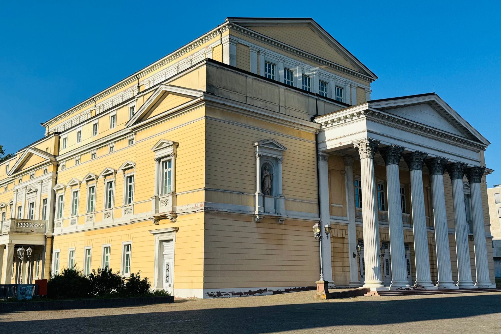Ontdek Darmstadt: mooie gebouwen te zien zoals het Staatsarchief