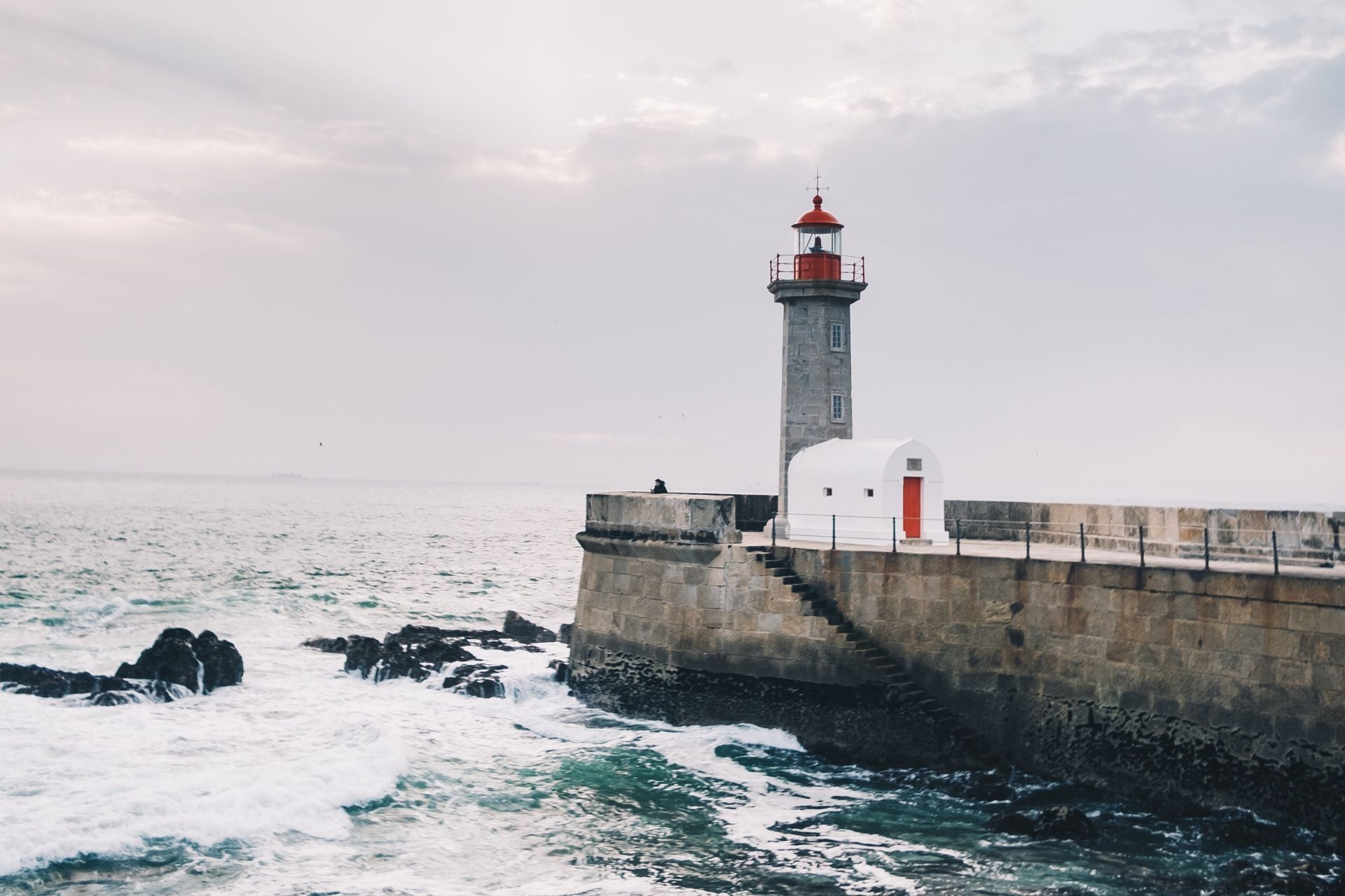 Vuurtoren Farolim de Feigueiras bij Porto