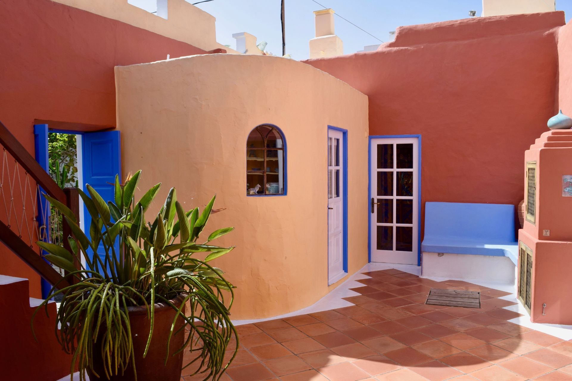 Oranje gekleurd Atelier Ceramica in Teseguite op Tenerife