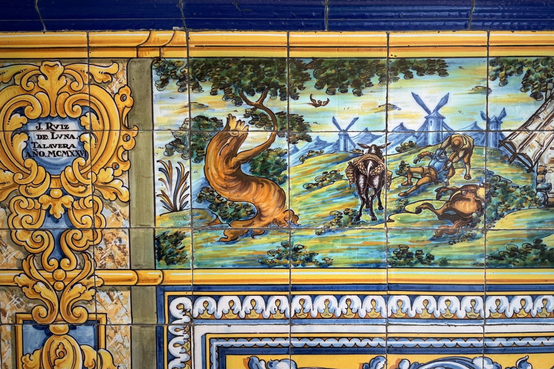 Wandel door de straatjes van Madrid en vind pareltjes als de authentieke beschilderde tegels