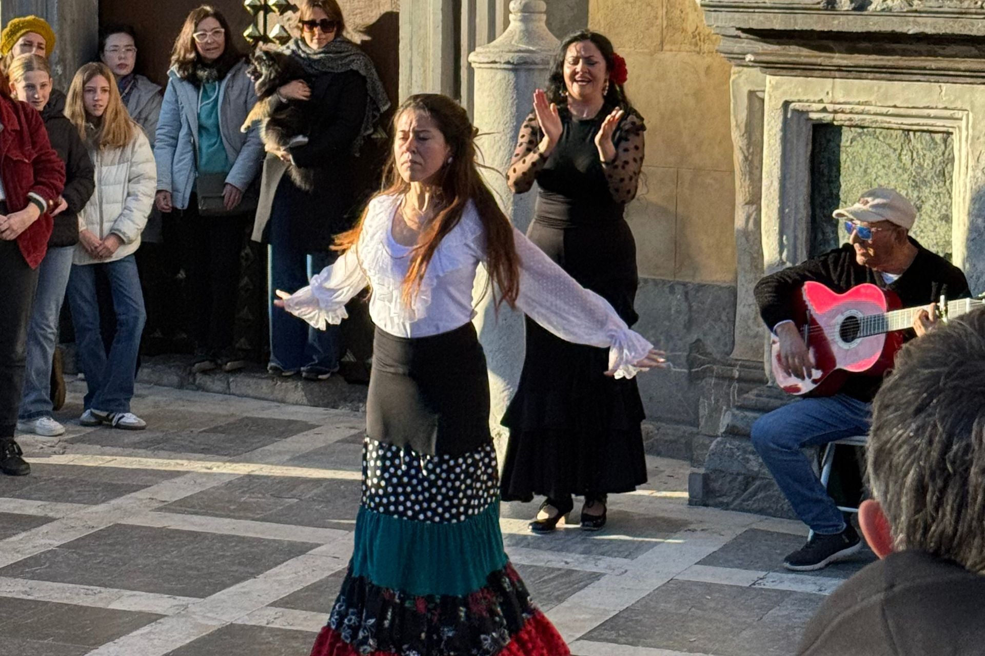 Straatartiesten met Flamenco dans en muziek Granada is een stad vol tradities