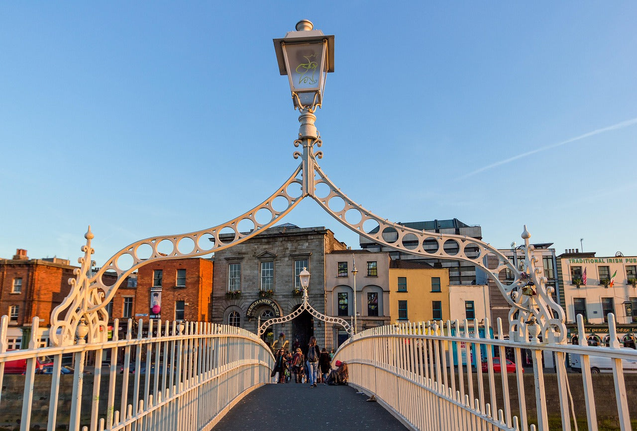 De James Joyce brug is een van de bezienswaardigheden van Dublin
