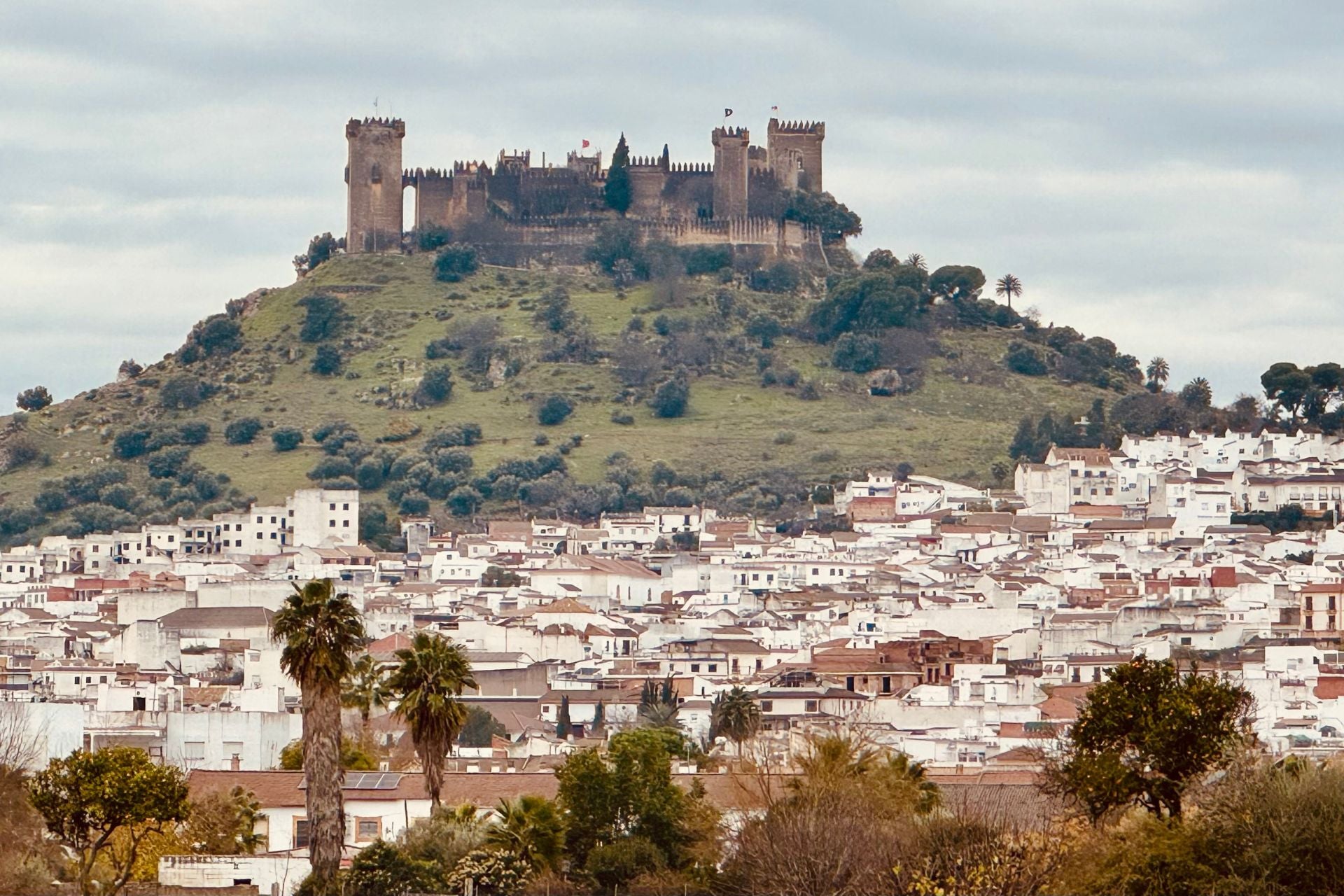 Mooi kasteel bij wit dorp in Andalusie bezienswaardigheden tips