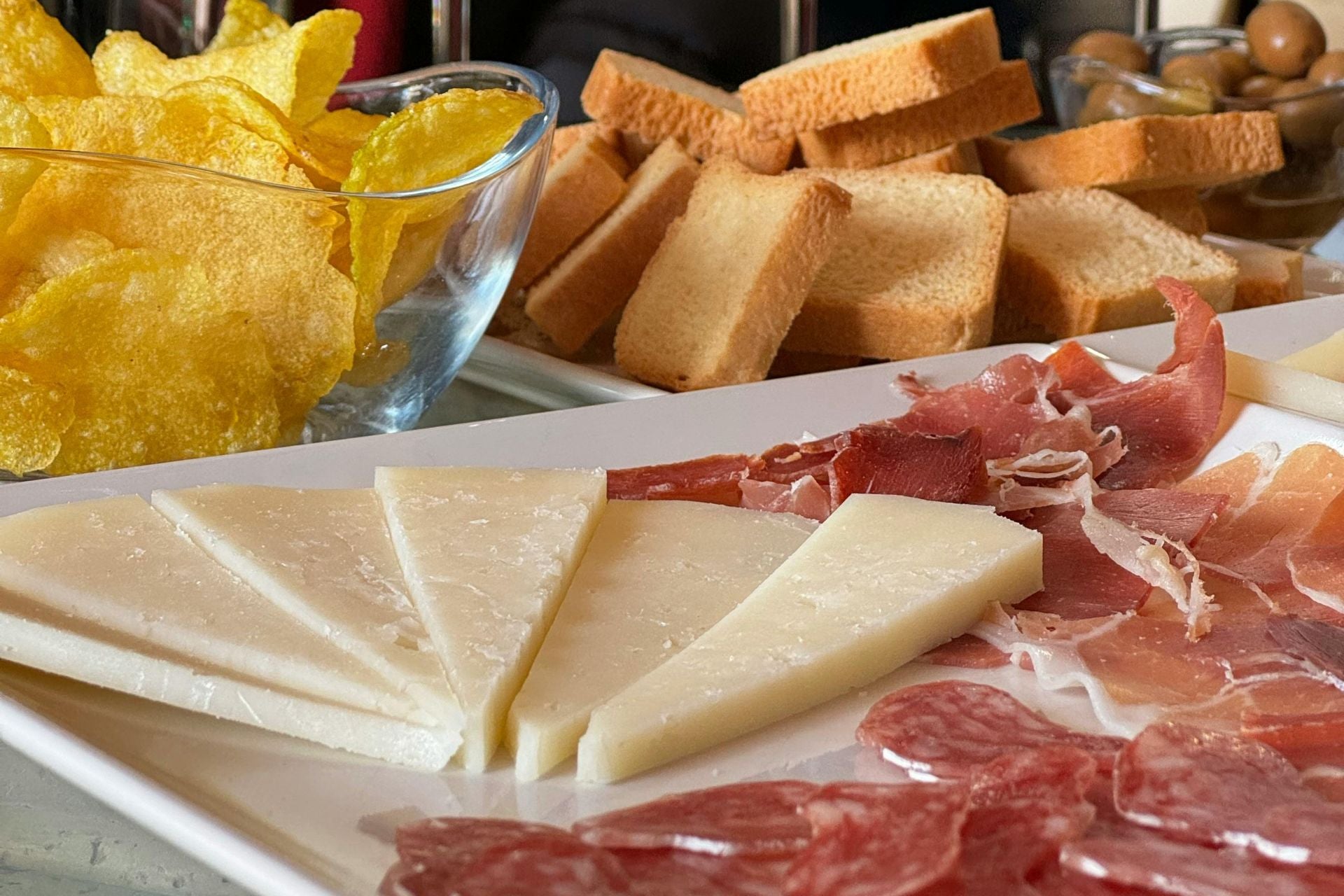 Overal in Granada zijn tapasbars dat is genieten van heerlijk eten