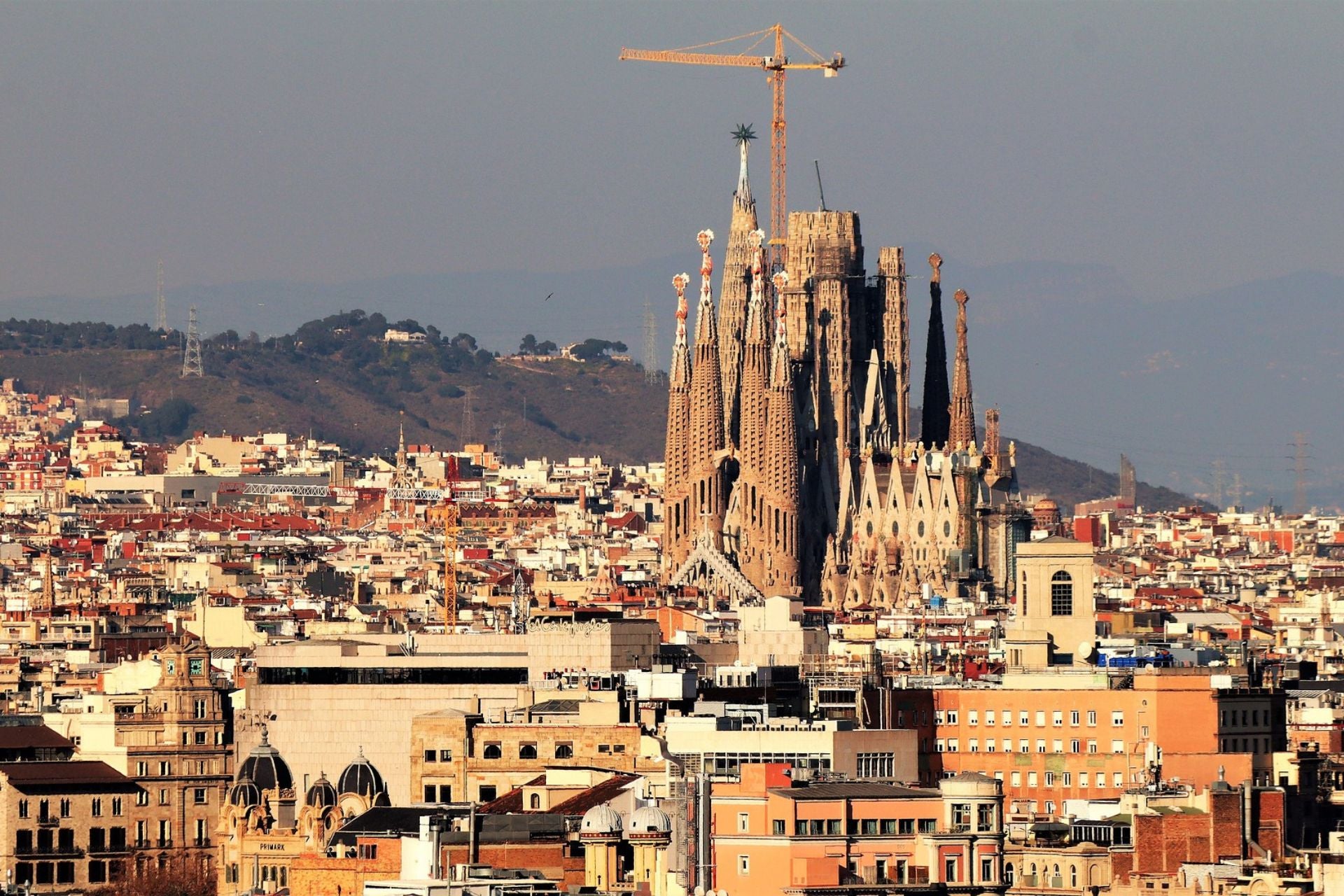 Uitzicht over Barcelona met Sagrada Familia