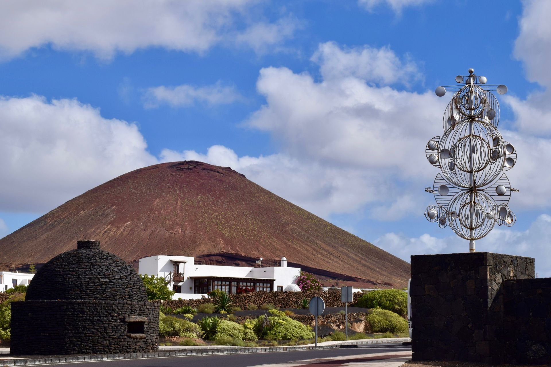 Windtoy van Manrique met vulkaan op de achtergrond