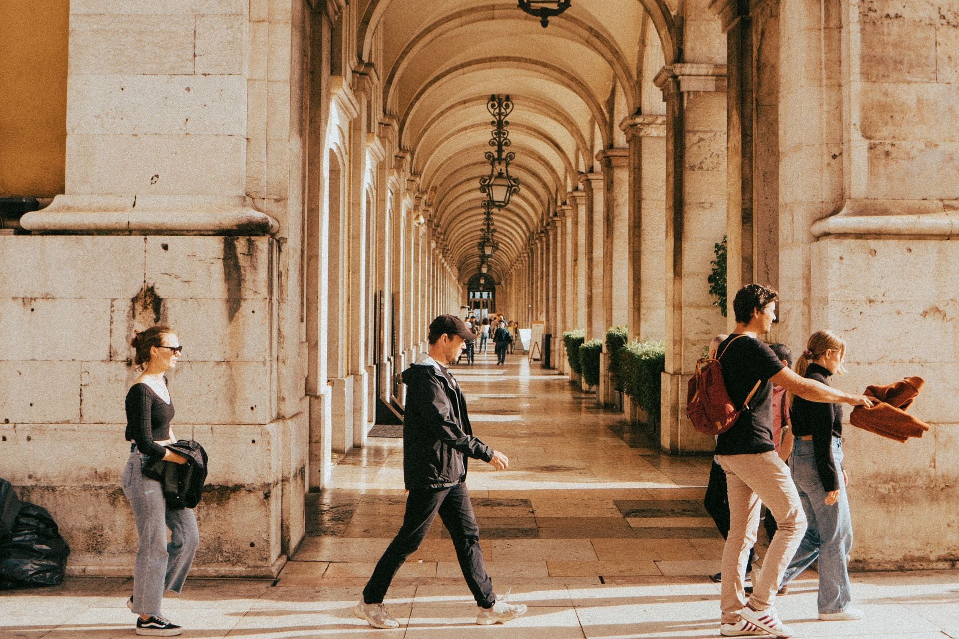 Galerij met bogen bij het Praca do Comercio in Lissabon