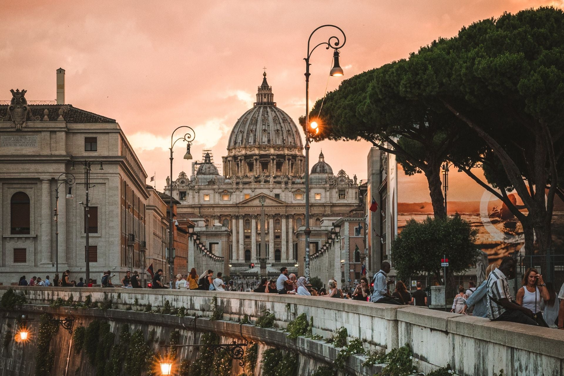 Sint Pieter in Rome bij ondergaande zon