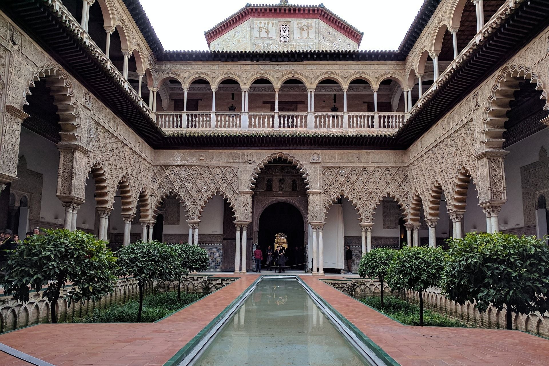Binnenplaats van het Real Alcazar paleis in Sevilla